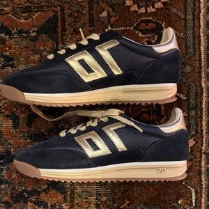 NWOT- Back 70 Navy and Gold running shoes - 39 8.5